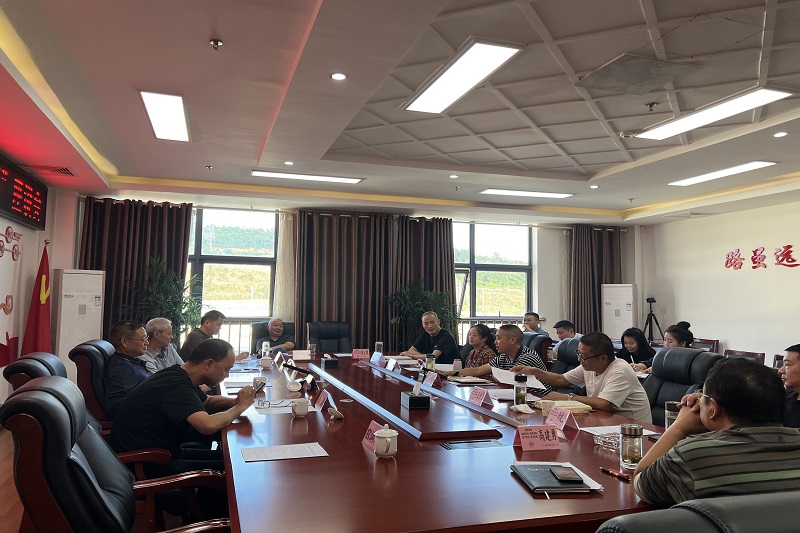 路橋集團(tuán)召開“共建三十載，同行筑路夢”座談會